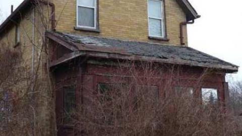 yellow house - Zoned-for-1200011.jpg