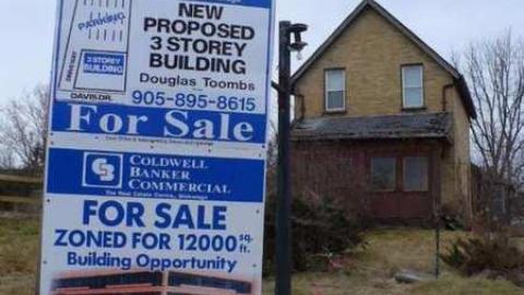 yellow house - Zoned-for-1200014.jpg