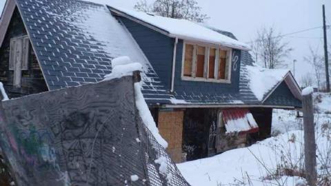 The Sinking House photo 5