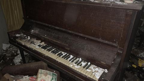 December 5 - 90's Time Capsul - IMG_0700.JPG