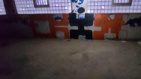 Roofs scare me - 20201206_004122.jpg