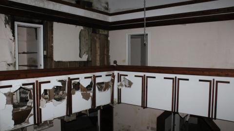 Putting the "Chandelier" Back In "Classy" - IMG_3049 shooped.jpg