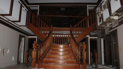 Putting the "Chandelier" Back In "Classy" - IMG_2985 shooped.jpg