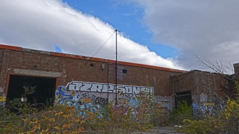 Holmes in HDR - GiftMast01.JPG