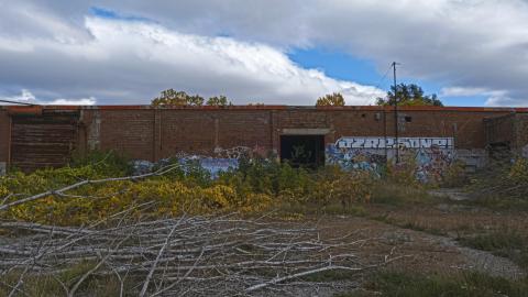 Holmes in HDR - GiftMast02.JPG