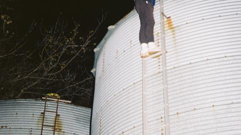 Free Grapes on Floor 2 - R1-05473-017A.JPG