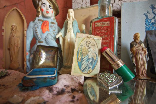 Decrepit Time Capsule photo 3