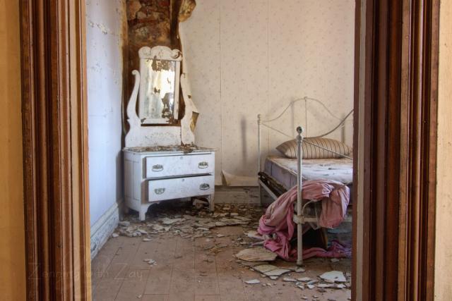 Decrepit Time Capsule photo 4