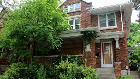 Queens Rules - 35091340784_cd82406449_o.jpg