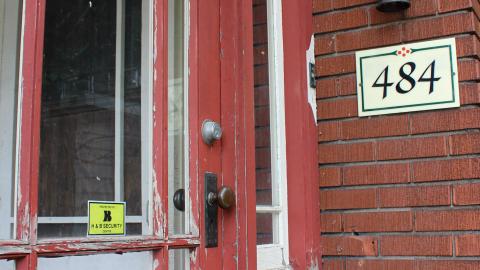 Queens Rules - 35091343084_589677e8f4_o.jpg