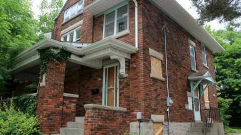 Queens Rules - 35760963032_7272a69ebc_o.jpg