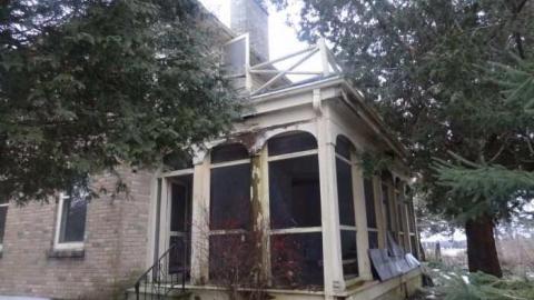 Neglected Manor photo 2