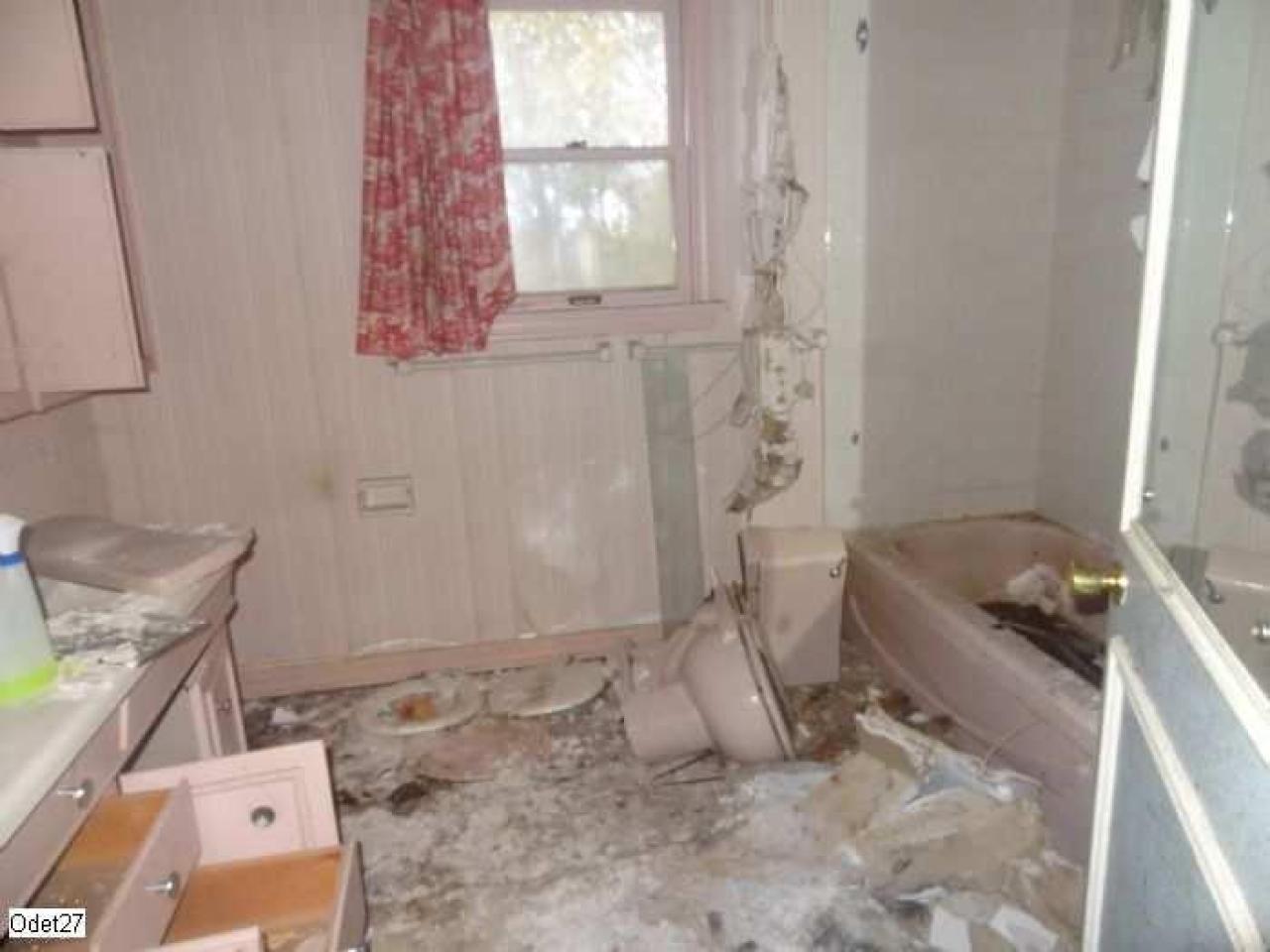 Interior I - Neglected-Manor71.jpg