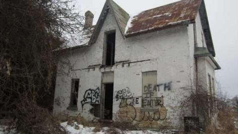 Dufferin St. House (Snowball) photo 4