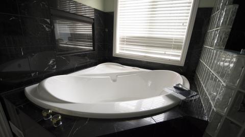 Sunningdale Pool Party - April 2019 - 15.jpg