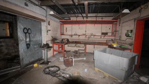 When It All Goes To Hell. In Bottles. - IMG_1254.JPG