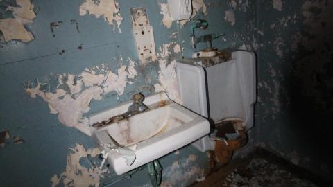 When It All Goes To Hell. In Bottles. - IMG_1236.JPG