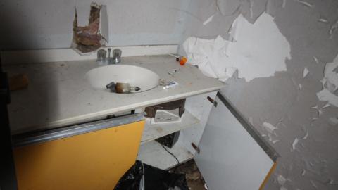 When It All Goes To Hell. In Bottles. - IMG_1220.JPG