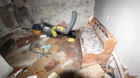 When It All Goes To Hell. In Bottles. - IMG_1219.JPG