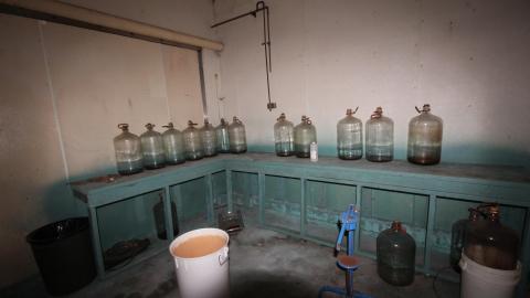 When It All Goes To Hell. In Bottles. - IMG_1195.JPG