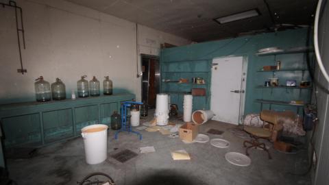 When It All Goes To Hell. In Bottles. - IMG_1190.JPG