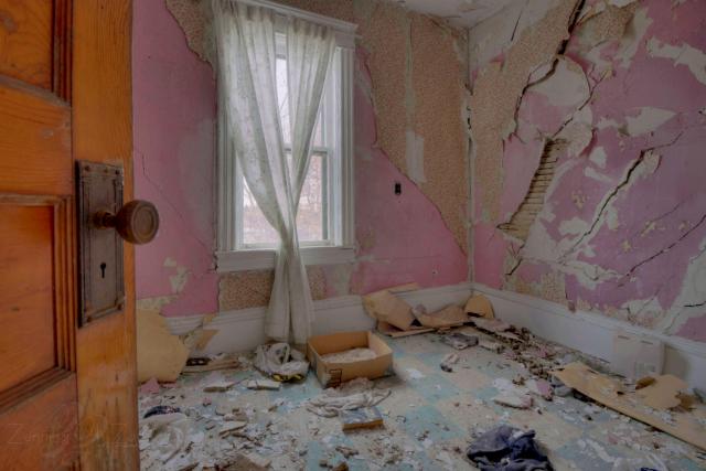 Rickety Farmhouse Mansion photo 5