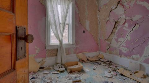 Rickety Farmhouse Mansion photo 5