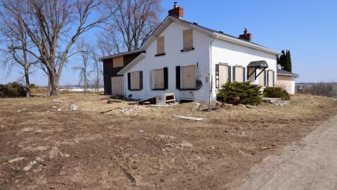 Hilltop House - 01 (1).jpg