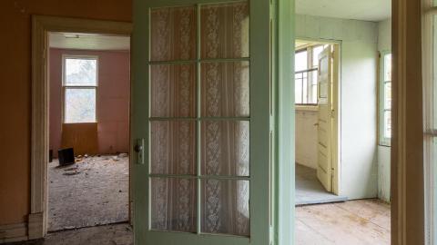 Creepy Doll - abandoned house grimsby ontario (6 of 39).jpg