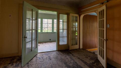 Creepy Doll - abandoned house grimsby ontario (8 of 39).jpg