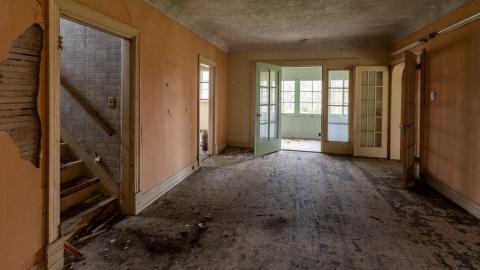 Creepy Doll - abandoned house grimsby ontario (9 of 39).jpg