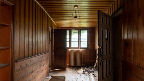 Creepy Doll - abandoned house grimsby ontario (10 of 39).jpg