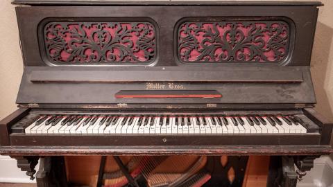 Months Before the Fire - abandoned woodhill heritage house-5.jpg