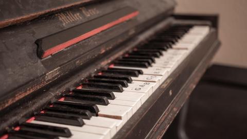 Months Before the Fire - abandoned woodhill heritage house-7.jpg