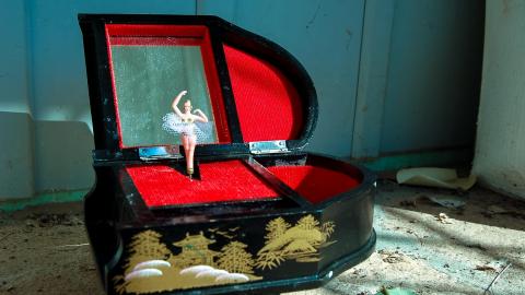 Discovery - Summer 2012 - Abandoned Cat Lady House Freaktography 2012 Discovery-79.jpg