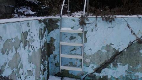 Rooms With A View  - Neglected-Manor144.jpg