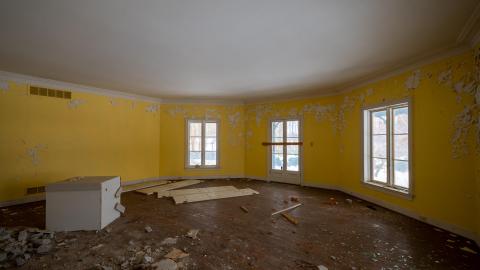 Jan 2021 - abandoned octagon house (6 of 21).jpg