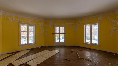 Jan 2021 - abandoned octagon house (8 of 21).jpg