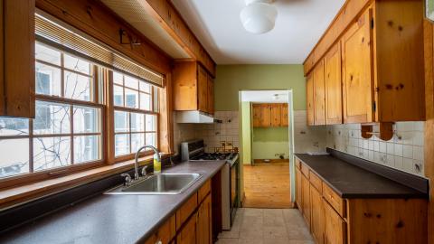 Jan 2021 - abandoned house in the woods (2 of 23).jpg