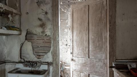 January 2021 - abandoned ontario pastor lee house 2021 (8 of 21).jpg