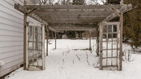 Jan 2021 - abandoned house in the woods (21 of 23).jpg