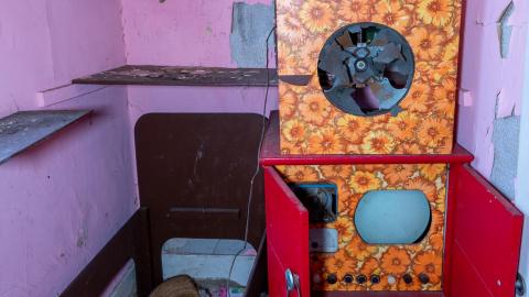 January 2021 - abandoned ontario pastor lee house 2021 (15 of 21).jpg