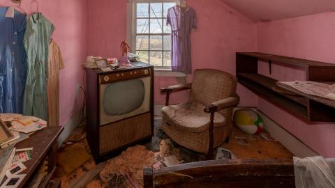 January 2021 - abandoned ontario pastor lee house 2021 (19 of 21).jpg