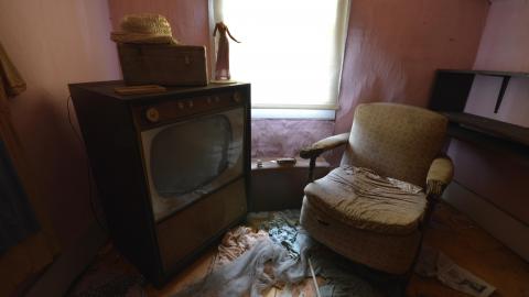 April 2017 - Almost an Abandoned Time Capsule House Urban Exploration 2017.jpg-5.JPG