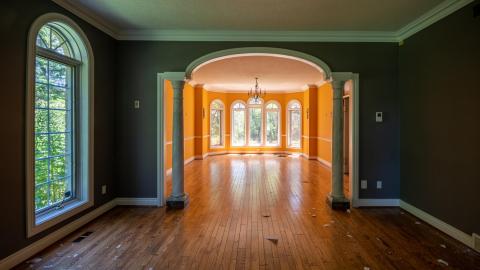 2019 - Abandoned Party Mansion London dining room.jpg