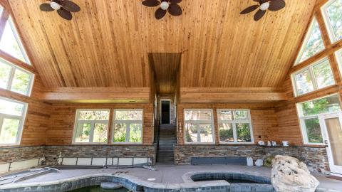 2019 - Abandoned Party Mansion London.jpg