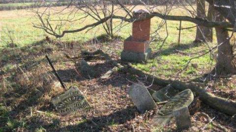 Holmes Cemetery photo 2