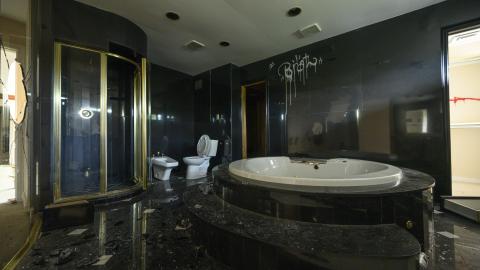 Moist Mansion - _DSC2200.jpg