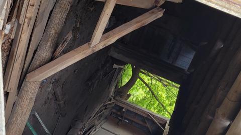 Abandoned Horse Barn July 2021 - Snapchat-1975503729.jpg