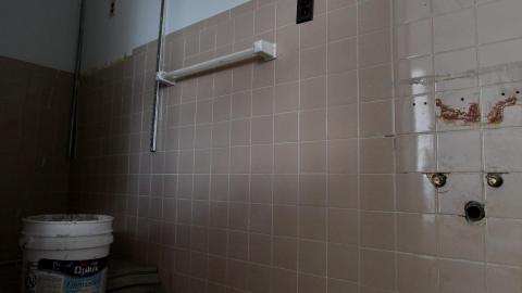 Less Windows Than I Recall....Oh Well.... - IMG_4008.JPG